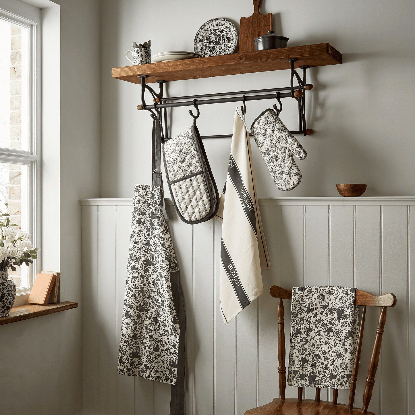 Burleigh x Bedeck of Belfast Charcoal and White Regal Peacock Oven Mitt
