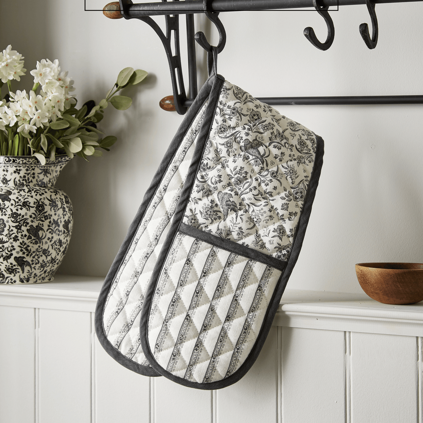 Burleigh x Bedeck of Belfast Charcoal and White Regal Peacock Double Oven Glove
