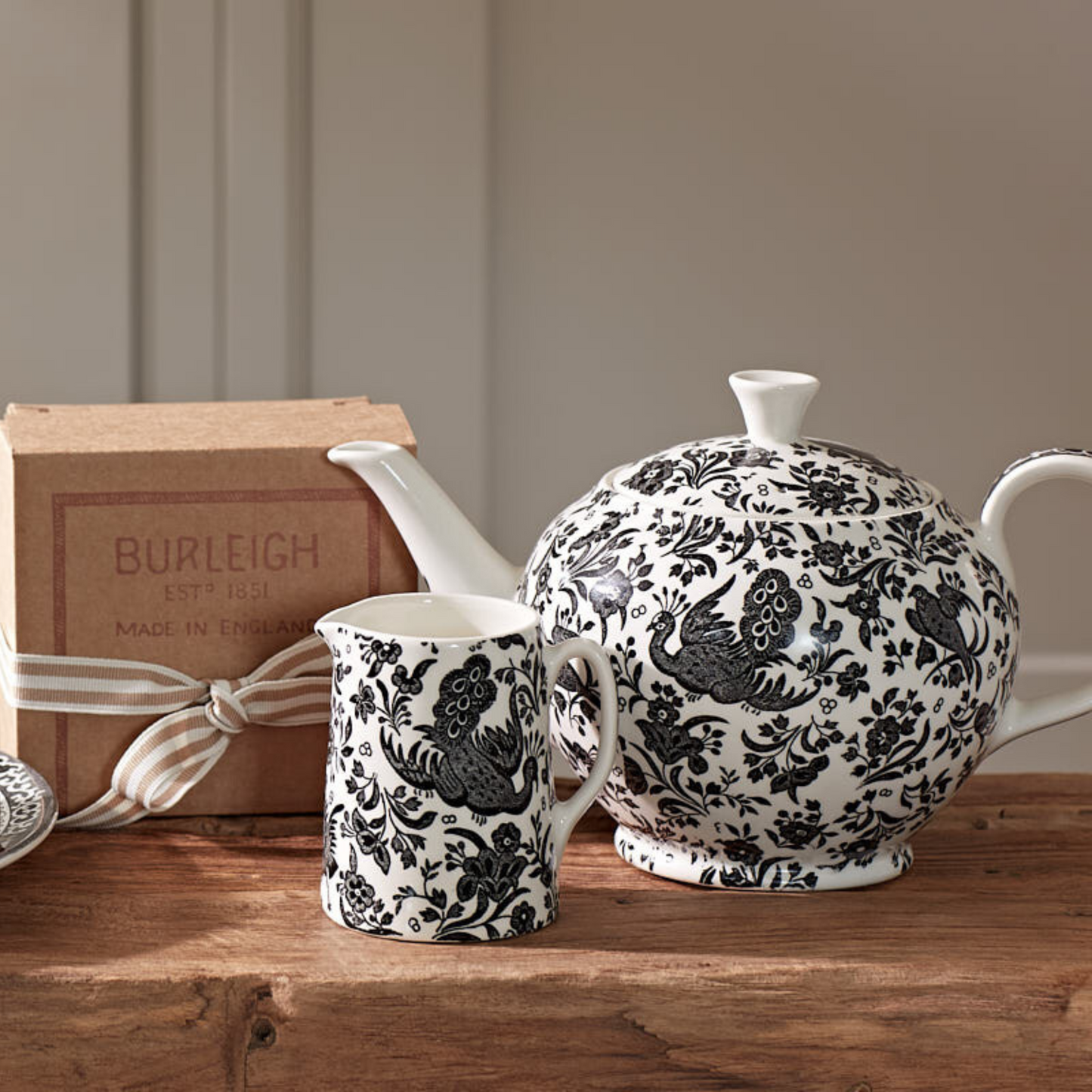 Black Regal Peacock Small Teapot Gift Set, 3-4 Cup 400ml/0.75pt
