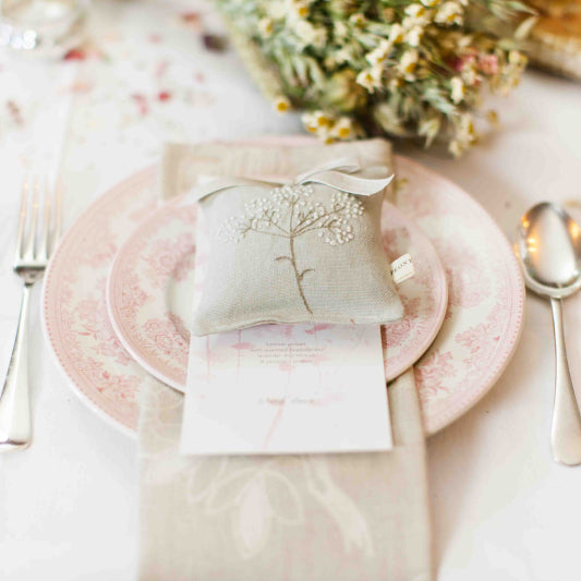 Wedding Place Settings: Place Names, Favours & More