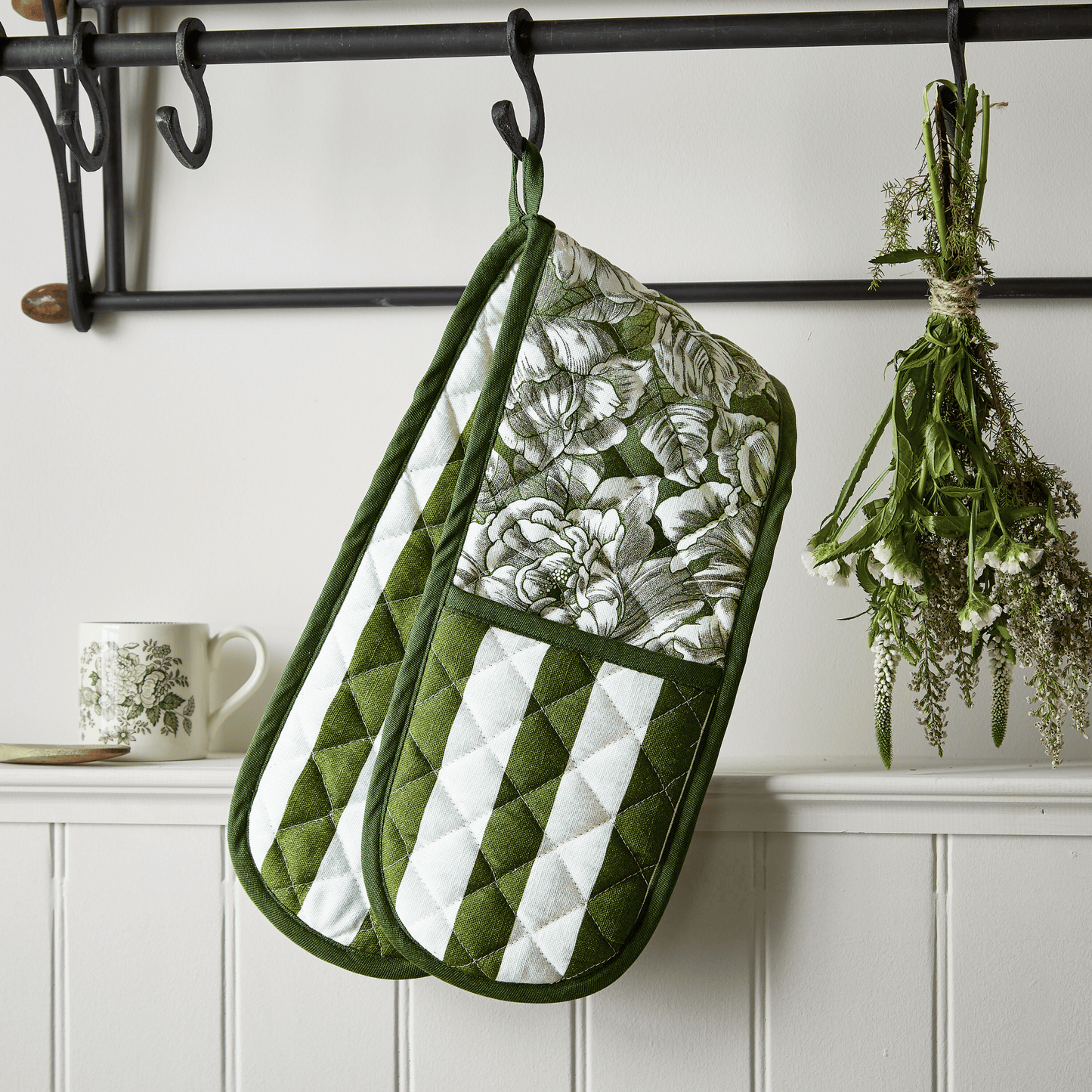 Burleigh x Bedeck of Belfast Green Hibiscus Double Oven Glove