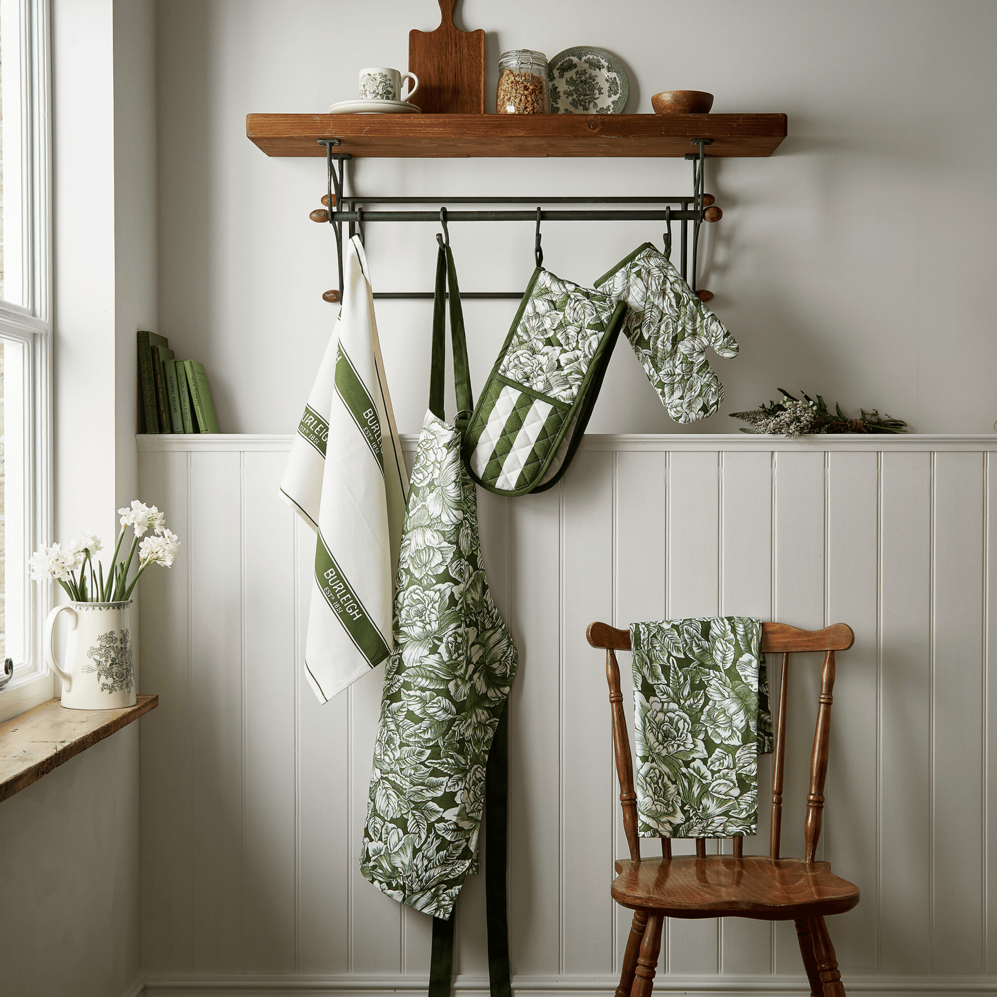 Burleigh x Bedeck of Belfast Green Hibiscus Double Oven Glove